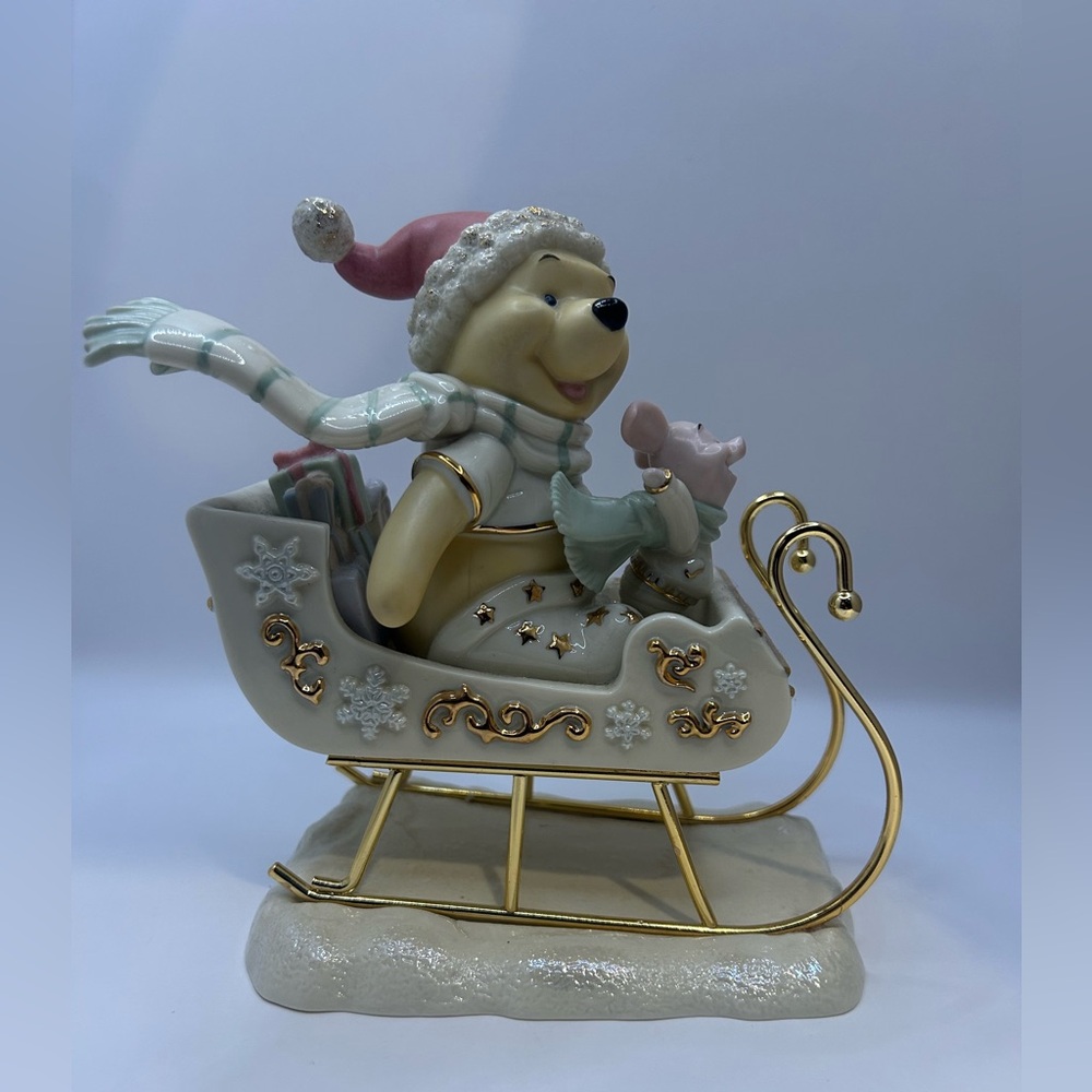 Winnie The Pooh's Christmas Sleigh Ride Walt Disney Showcase Collection